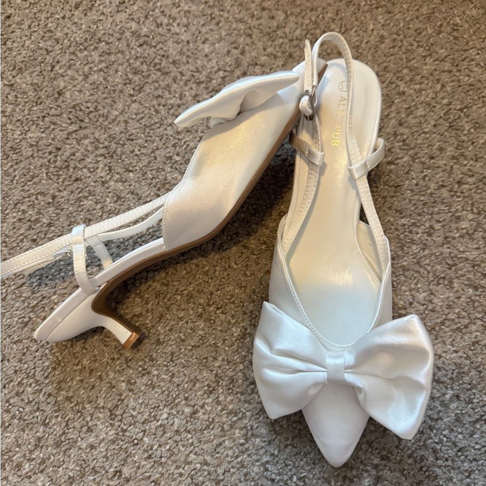 Elegant White Bow Slingback Heels - Picture 2 of 3